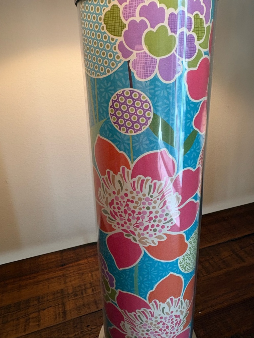 Modern Lamp With Groovy 70’s Aesthetics - Picture 7 of 11